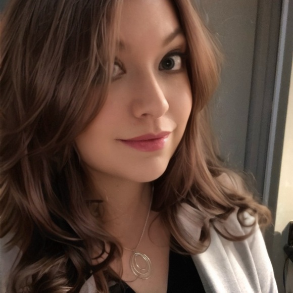 Meet your Posher, Loni - Picture 1 of 1